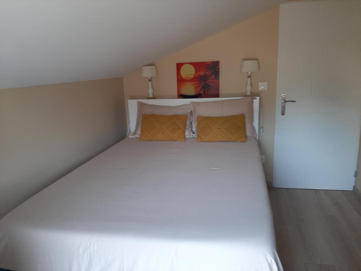 Logement Confortable Dans Residence Privee A Amplepuis المظهر الخارجي الصورة