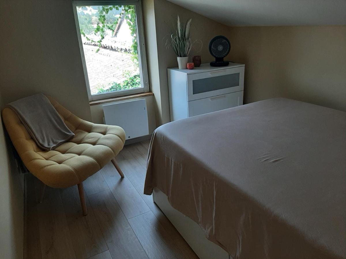 Logement Confortable Dans Residence Privee A Amplepuis المظهر الخارجي الصورة