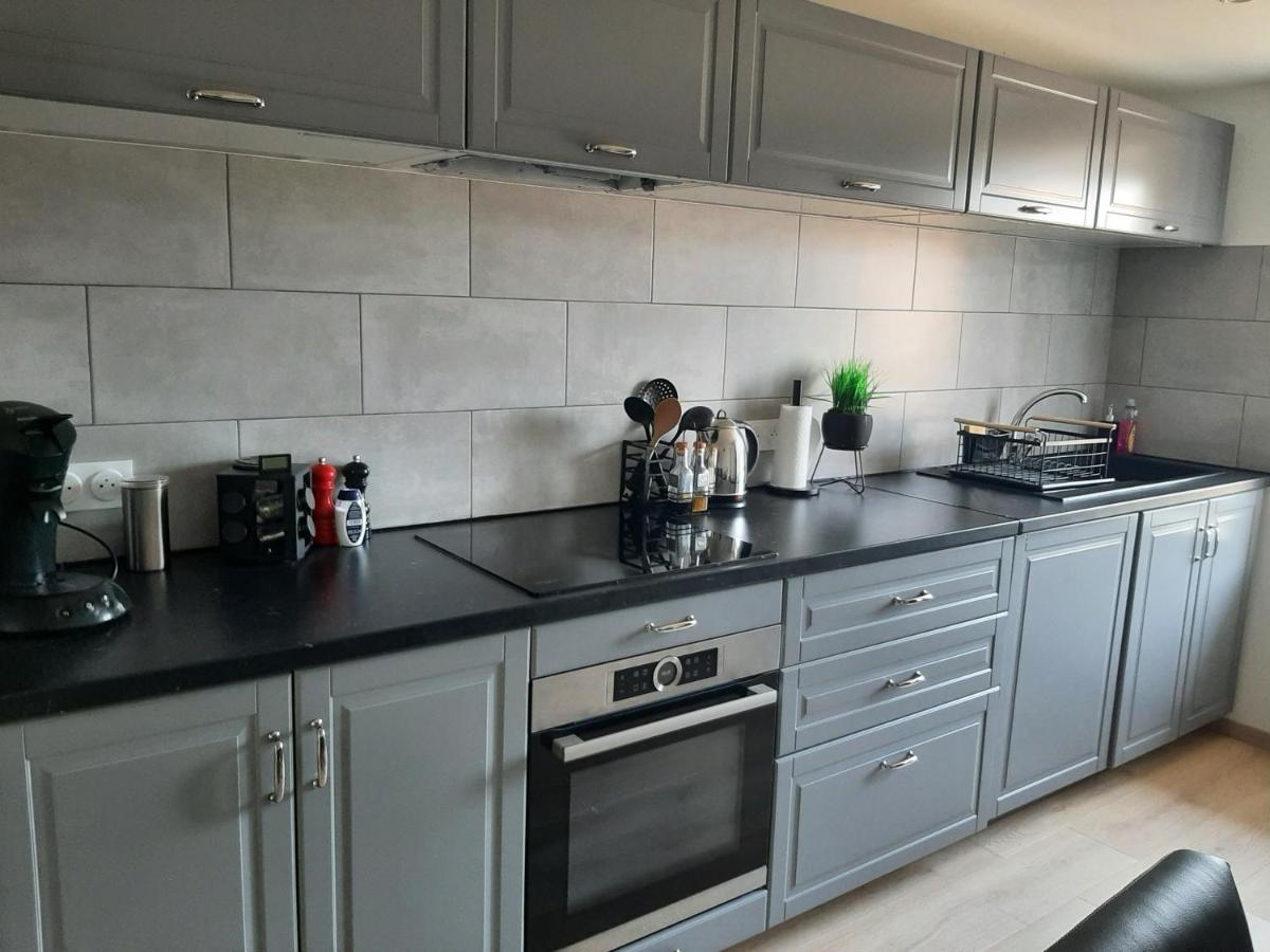 Logement Confortable Dans Residence Privee A Amplepuis المظهر الخارجي الصورة
