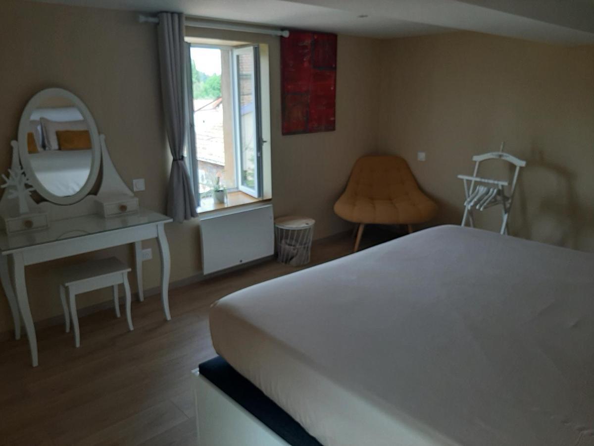 Logement Confortable Dans Residence Privee A Amplepuis المظهر الخارجي الصورة